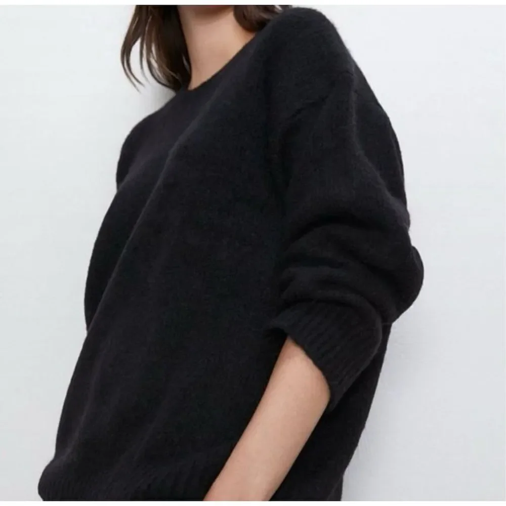 ✨Black Zara Oversized Chunky Knit Crew
Neck Long Sleeve Sweater✨ - Picture 5 of 9